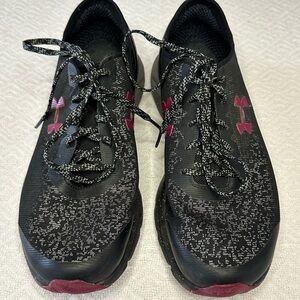 Women’s Under Armour Athletic Shoes, Black and Dark Pink/Maroon, Size 9